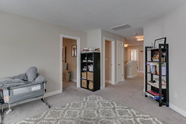 Building Photo - 115 Farrand Dr