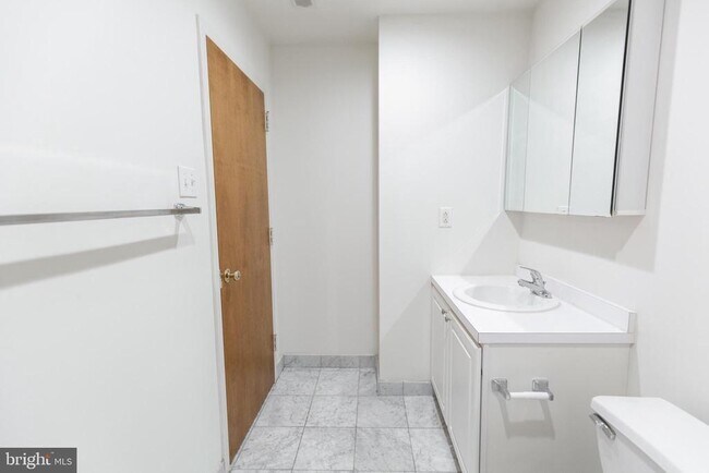 Building Photo - 1600 Walnut St