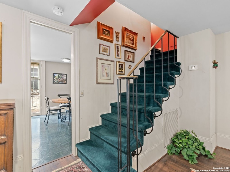 Building Photo - 211 N Presa St