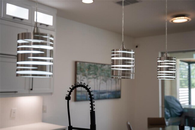 Building Photo - 4306 Old Sycamore Loop