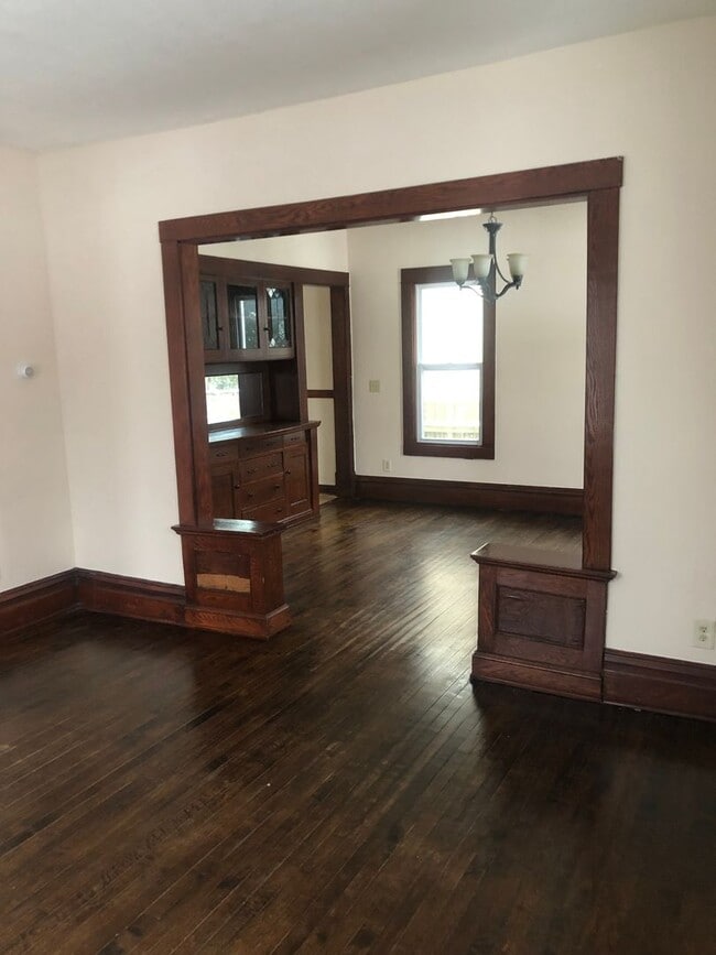 Building Photo - Beautiful 6br house with garage