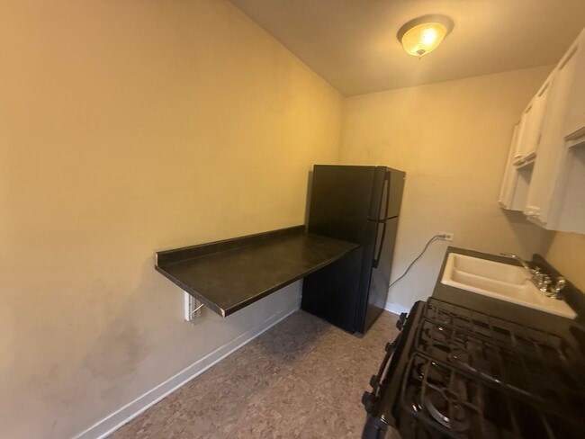 Building Photo - 18 E Northwest Hwy