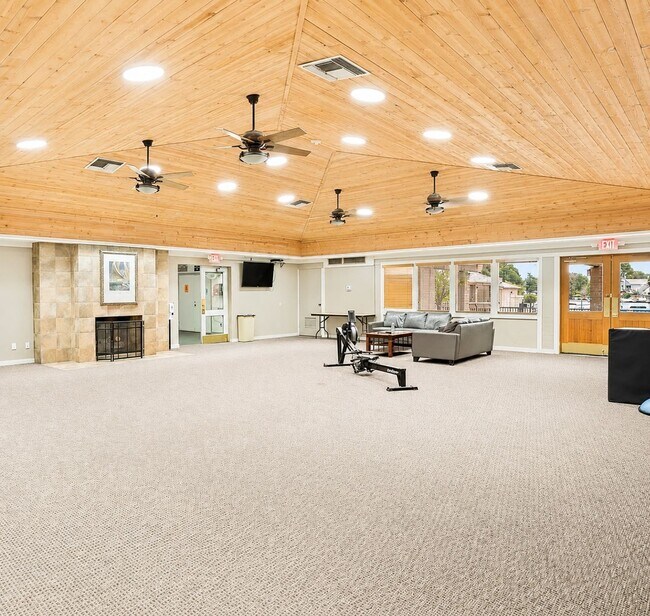 Building Photo - 5200 S Lakeshore Dr