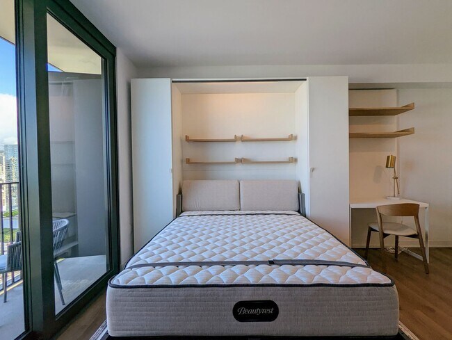 Building Photo - New Fully Furnished High Floor luxurious S...