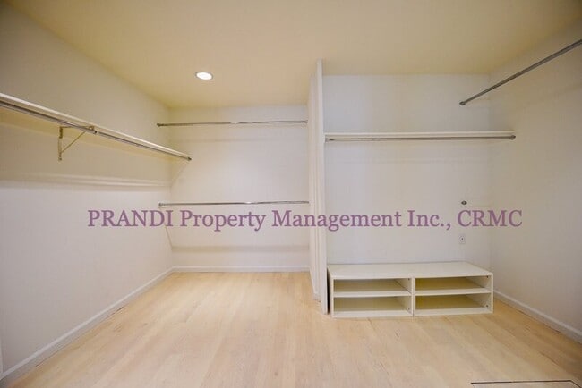 Building Photo - 3 Bartel Ct