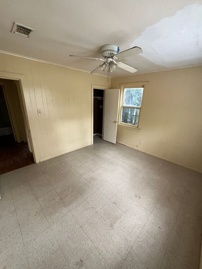 Building Photo - 1830 Lyons St