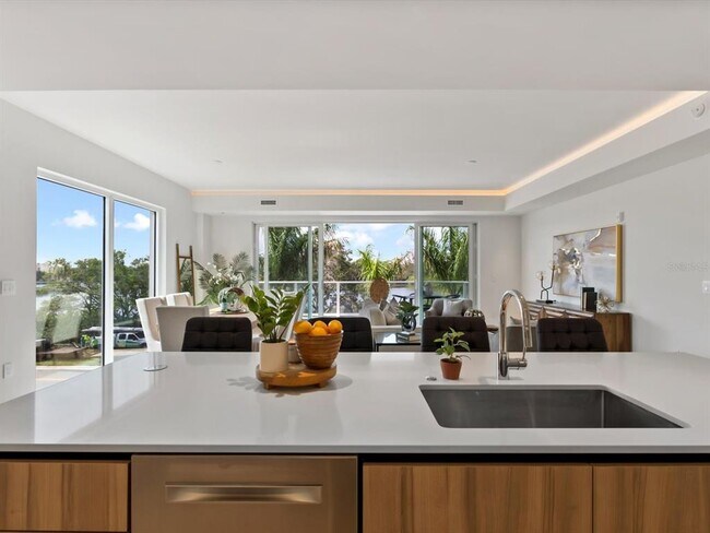 Building Photo - 1020 Sunset Point Rd