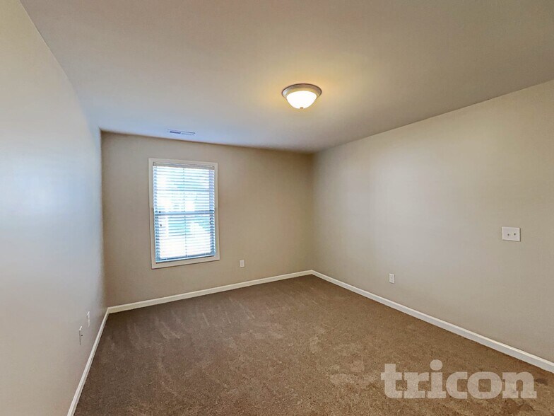 Building Photo - 7553 Poplar Meadow Ln