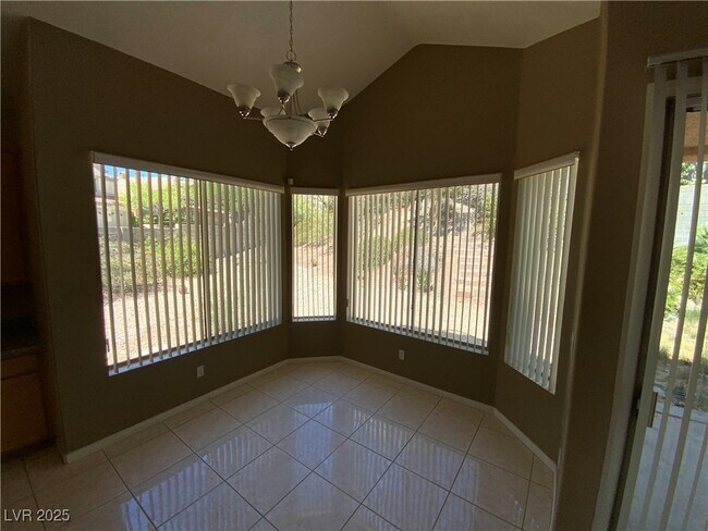 Building Photo - 1001 Eaglewood Dr
