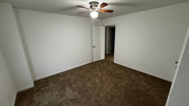 Building Photo - 3021 Chelsea Ave