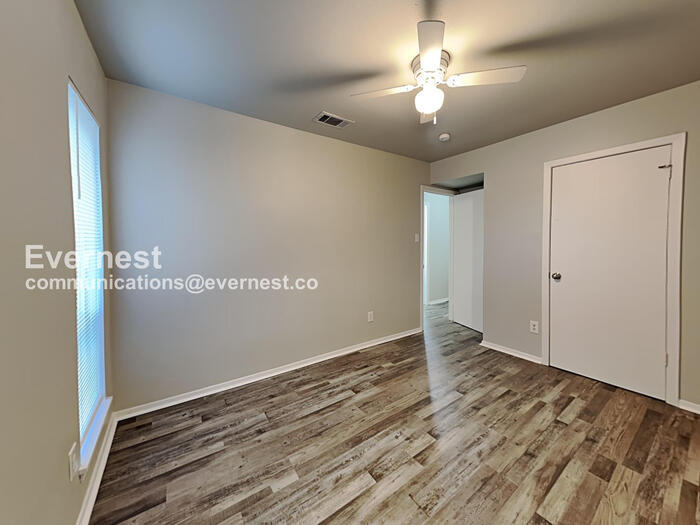 Building Photo - 5242 Grace Point Ln