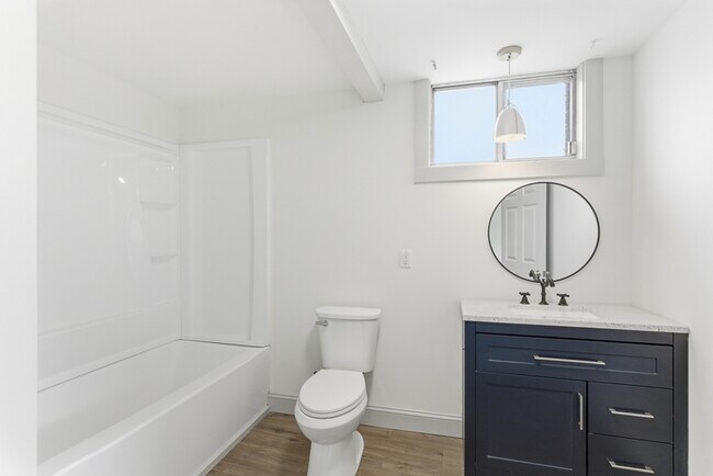 Building Photo - 944 Murphy Ave