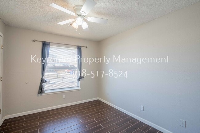 Building Photo - 3 BED 1 BATH! Schedule a tour today!