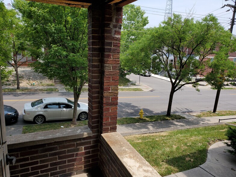 Building Photo - 2363 Ravine St
