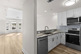Building Photo - Upgraded First-Floor Condo in Old Bay Village – Located in Destin close to the Bay, Harbor and Be...