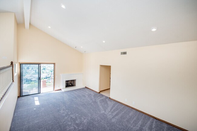Building Photo - Panoramic Majesty