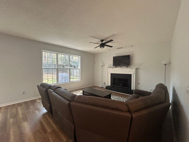 Building Photo - **PRICE IMPROVEMENT**560 Millbrook Village...