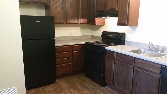 3bd reg priced reno kitchen - Sundance Dodge Apartments