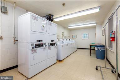 Building Photo - 3535 Chevy Chase Lake Dr