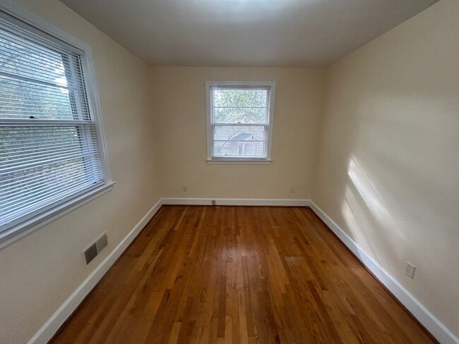 Building Photo - 4534 Oakwood Dr