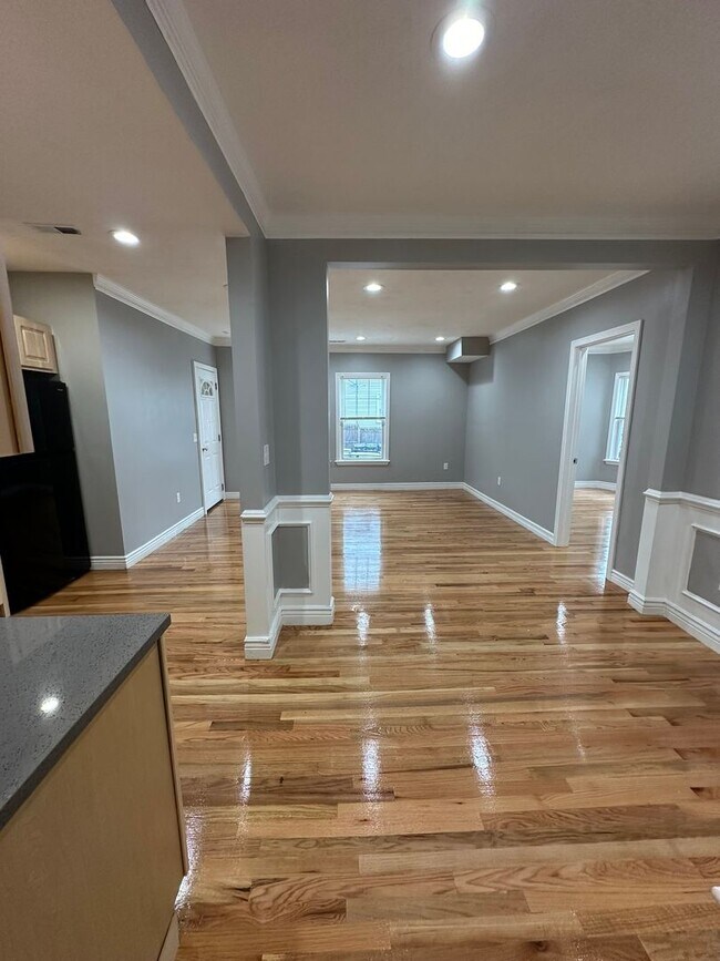 Building Photo - 95top