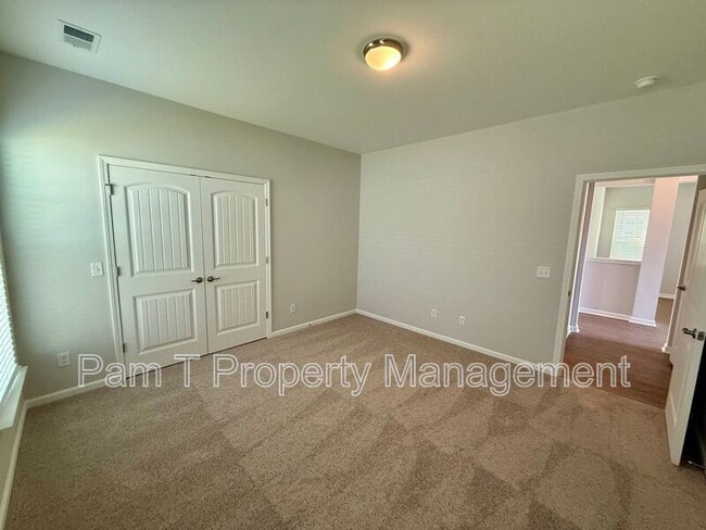 Building Photo - 400 Airways Ave