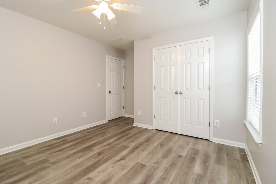 Building Photo - 6285 Whirlaway Dr