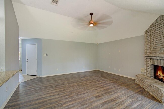 Building Photo - 16322 Chimneystone Dr