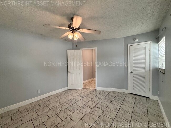 Building Photo - 2 Spacious Bedrooms and 2 Modern Bathrooms...