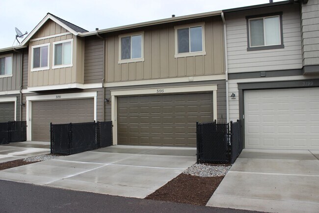 Building Photo - 3195 SW 28th St