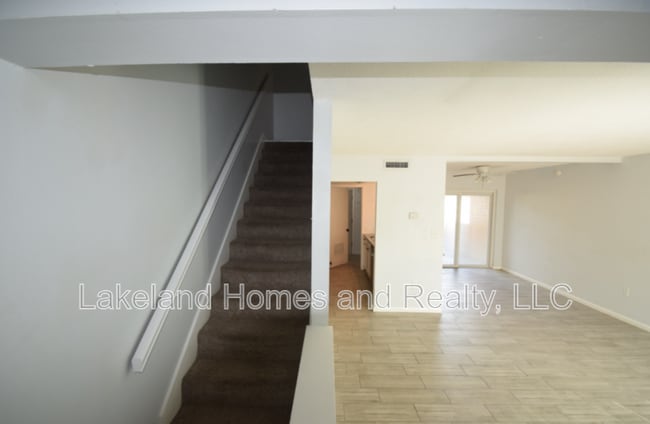 Building Photo - 939 Castle Way