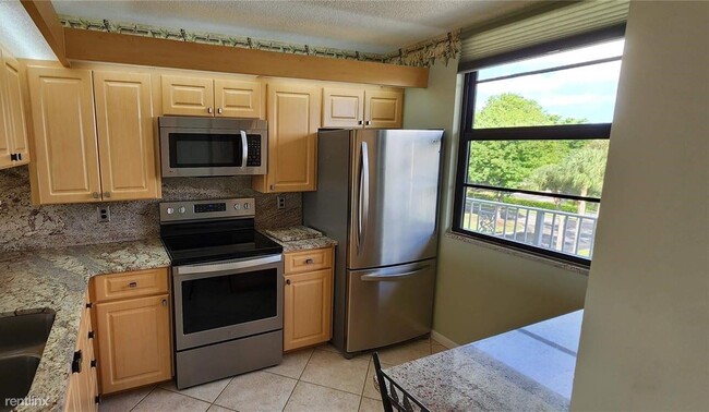 Primary Photo - 2 br, 2 bath Condo - 9235 Lagoon Pl # 1005