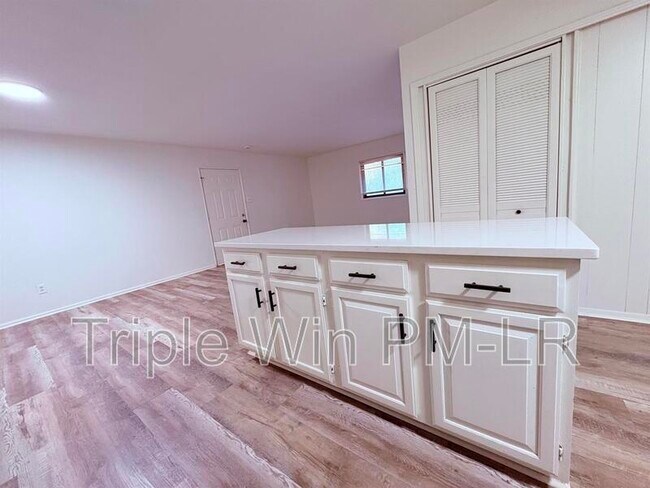 Building Photo - 76 S Meadowcliff Dr