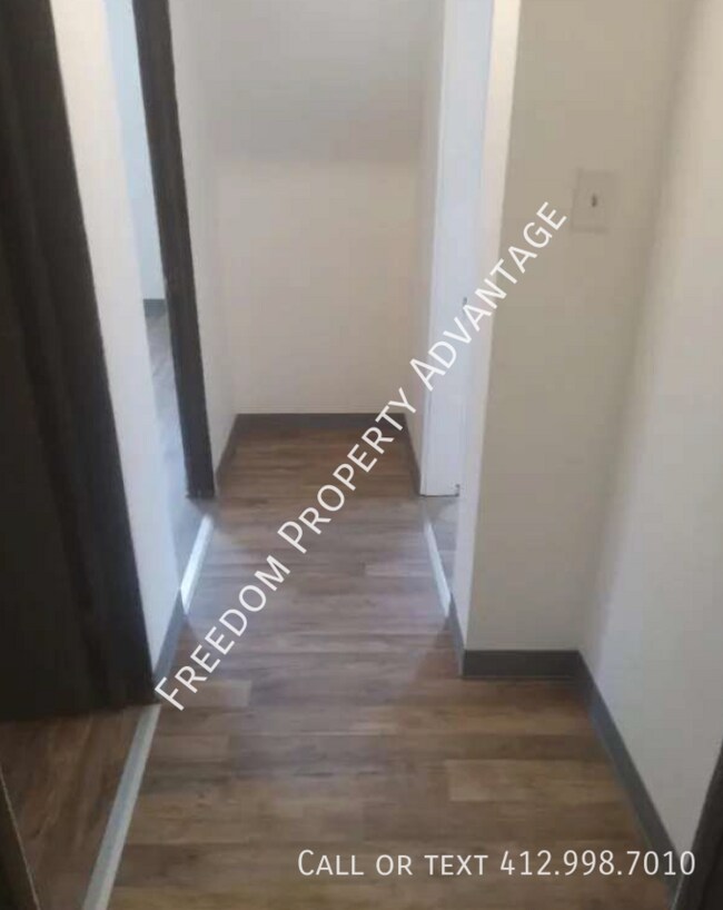 Building Photo - 1943 Broadway Ave