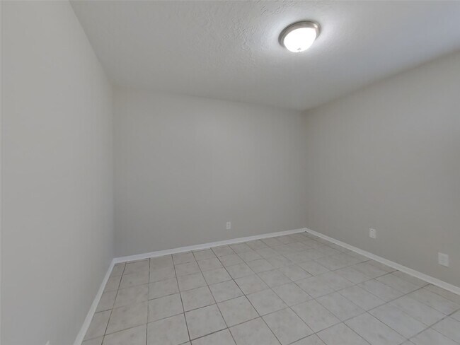 Building Photo - 18707 Singing Woods Dr