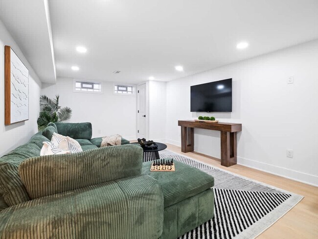 Building Photo - 4155 Ascot Ln