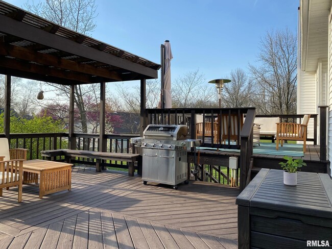 Building Photo - 515 Wren Dr