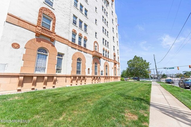 Building Photo - 400 Deal Lake Dr