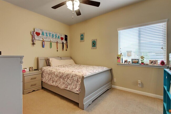 Building Photo - 323 Chisholm Trail