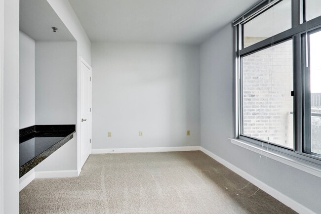 Building Photo - AMAZING LOCATION! This stunning 1 bedroom with DEN & 1.5bath