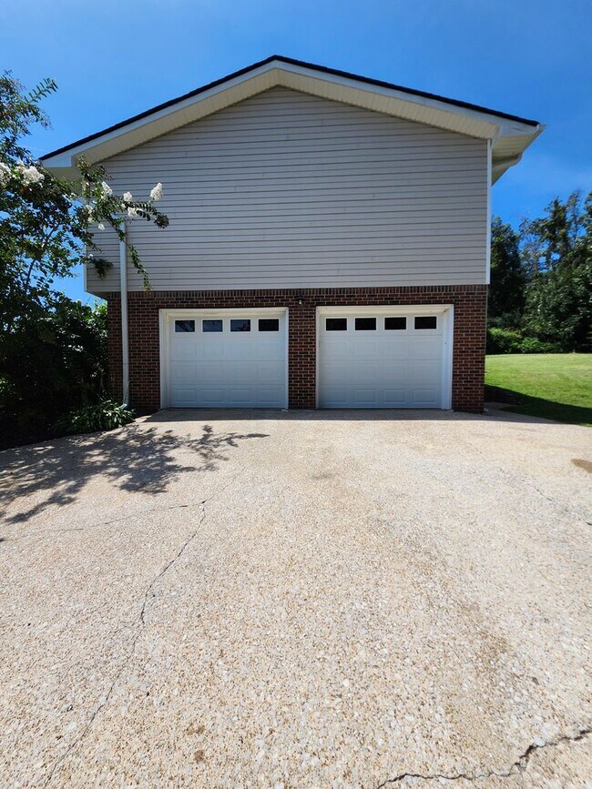 Building Photo - 2924 Old Britain Cir