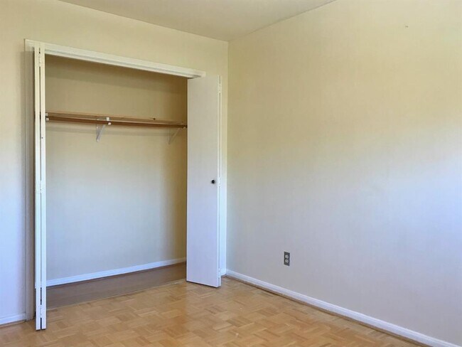 Building Photo - 10728 Briar Forest Dr