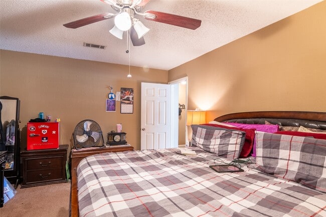 Building Photo - 3034 Deer Valley Dr