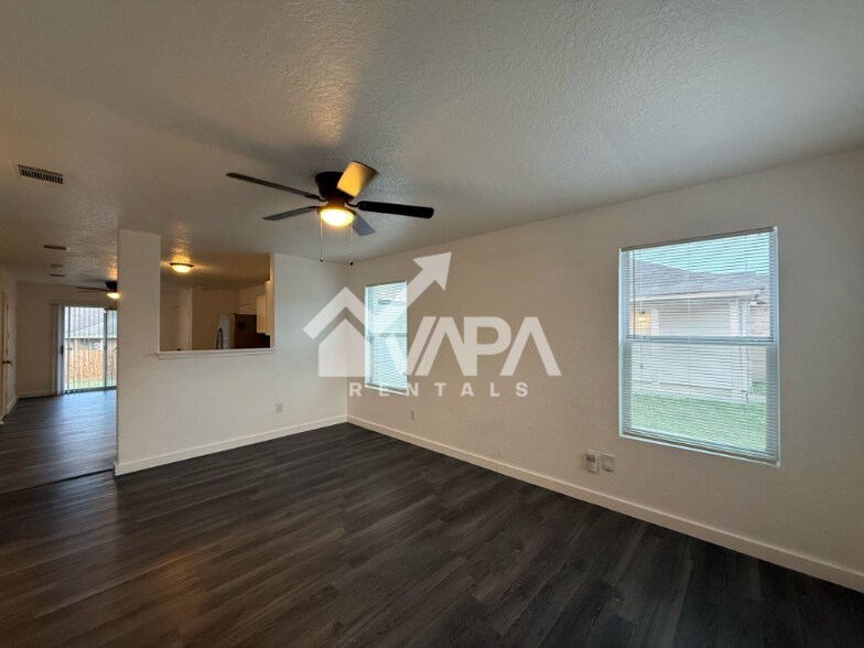 Building Photo - 4411 Mystic Sunrise Dr
