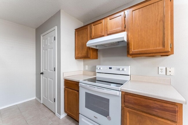 Building Photo - 3503 SW Victoria Pl