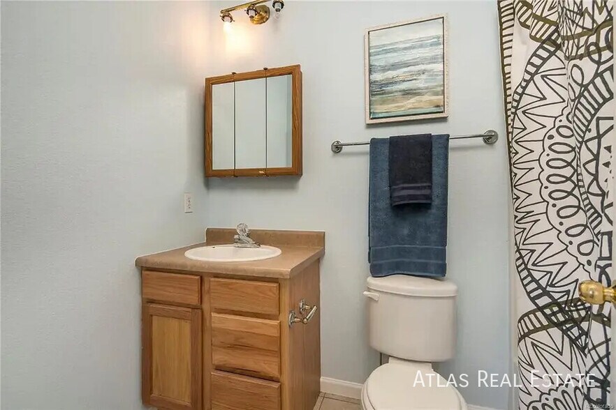 Building Photo - 324 S Yates St