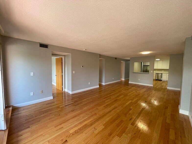 Building Photo - 1850 Beacon St