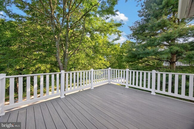 Building Photo - 563 Gramercy Ln