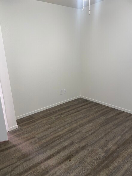 Building Photo - 5443 W Santa Ana Ave