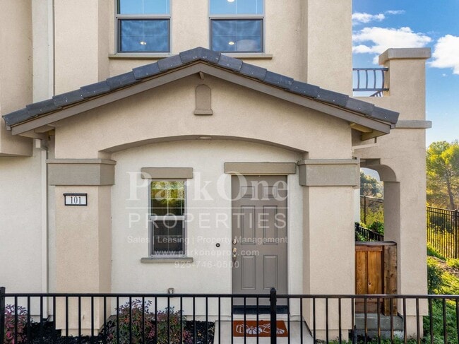 Building Photo - Modern 4-Bedroom Home with Garage in Martinez